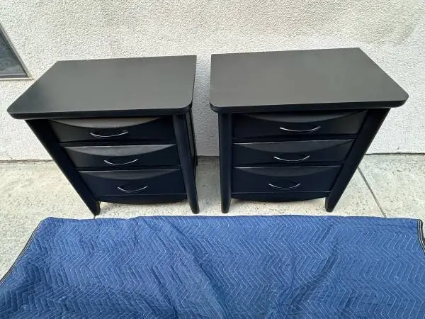 EXCELLENT LARGE 3 DRAWER WOODEN NIGHTSTANDS CAN DELIVER LOCAL IF NEEDED