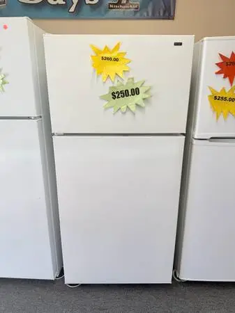 Hotpoint Refrigerator Apartment sized #8199
