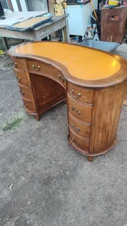 Vintage kidney desk: great shape