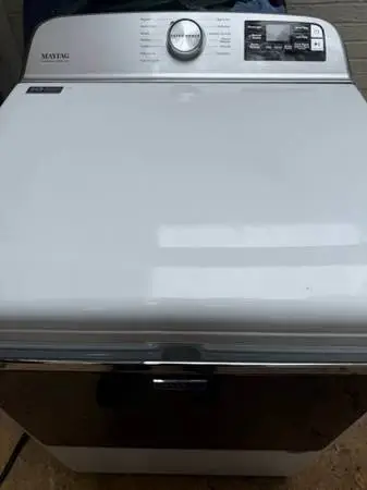 LIKE NEW MAYTAG COMMERCIAL T DRYER