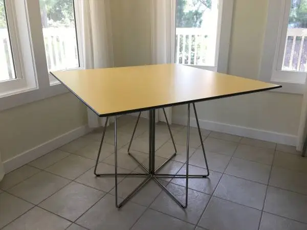 Paperclip table by Knoll Internatl, 42x42 - A rare collectors item
