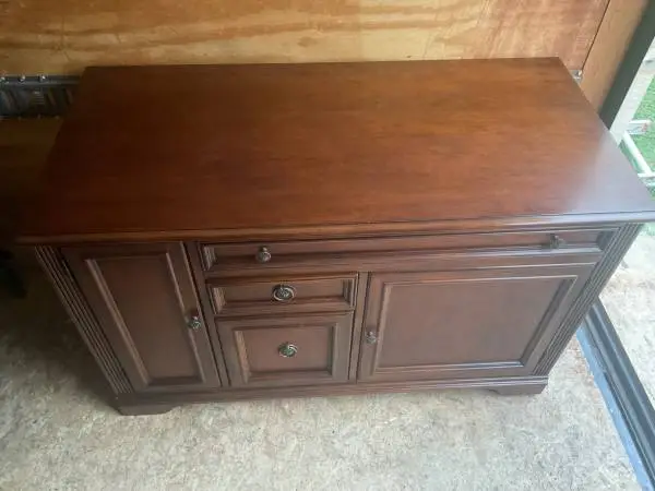 Office Desk Credenza cabinet nice condition.