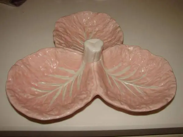 PINK CERAMIC CABBAGE LEAF THREE SECTION DIVIDED SERVING DISH PORTUGAL.