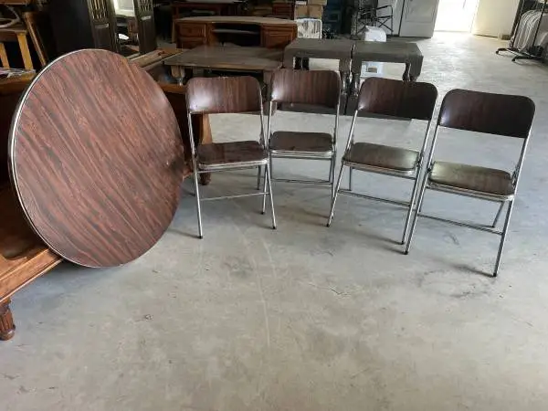 Folding Table w/4 Chairs