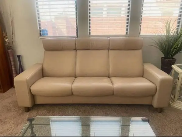 Luxury Ekornes Stressless Triple Motion Leather Sofa w/ Adjustable Headrests