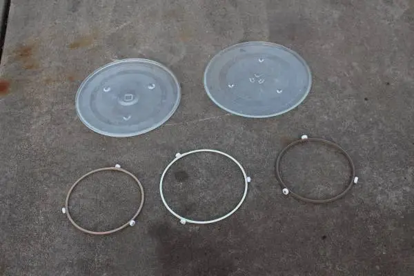 Microwave turntables and/or rings