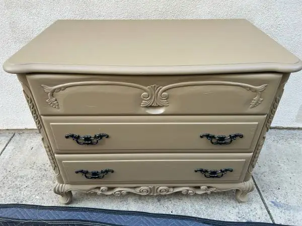 LIKE NEW HIGH QUALITY SOLID WOOD DRESSER CAN DELIVER LOCAL IF NEEDED