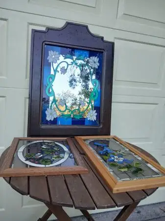 STAINED GLASS STYLE SUN CATCHER WOOD FRAME AND MIRROR