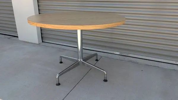 42in Modern Round Dining Table