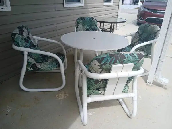 Patio table 4 chairs with 8 cushions