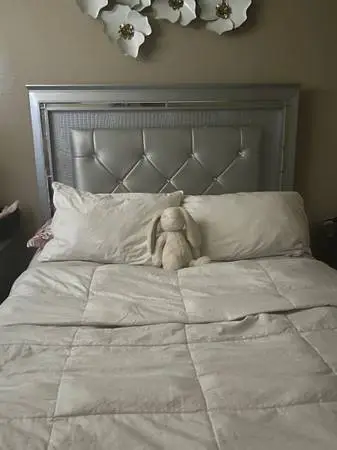 100$ bedroom set two nightstands one dresser, bedframe, good condition