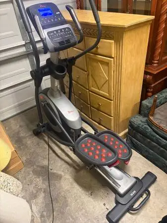 Elliptical trainer FREEMOTION 515