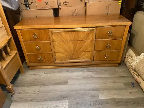 Nice dresser and two matching side tables