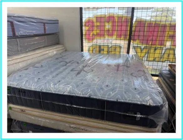 KING & SIZE STEARNS & FOSTER ESTATE MATTRESS & BOX SPRINGS BED SET