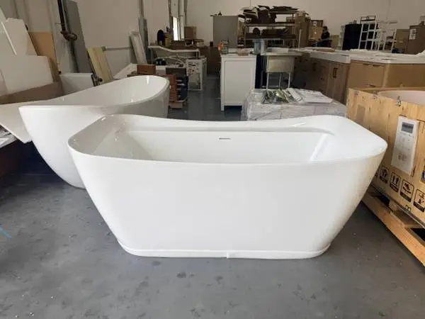 Elegant Decor Harrieta 59 Soaking Bathtub Glossy White Brand New
