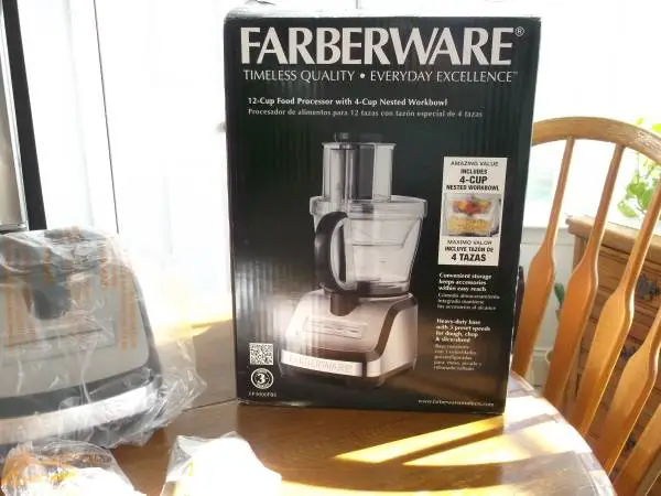 NEW IN BOX ~ Food Processor by Farberware Large 12 Cup Size