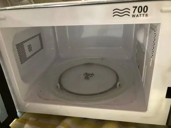 700 watt microwave
