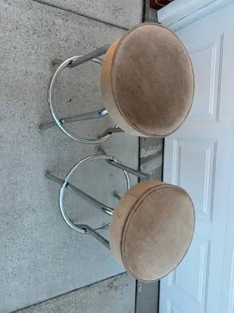 2 Counter Height Bar Stools
