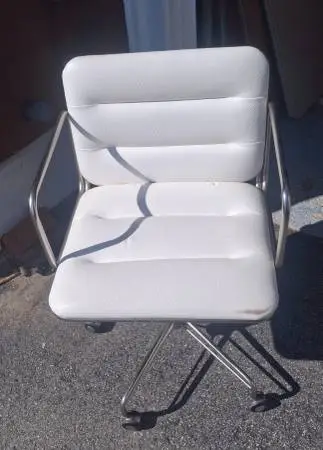 Office Chair. Desk Salon On Wheels. Computer Chair. VG Cond