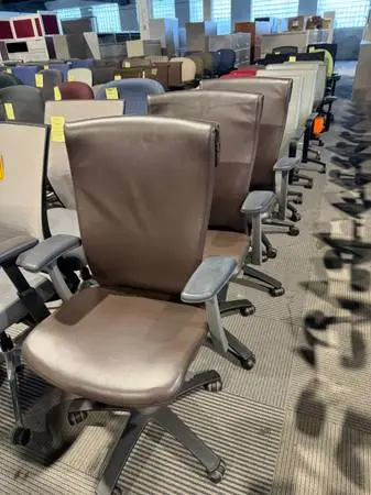 ergonomic office chair by Knoll Life in Brown Leather