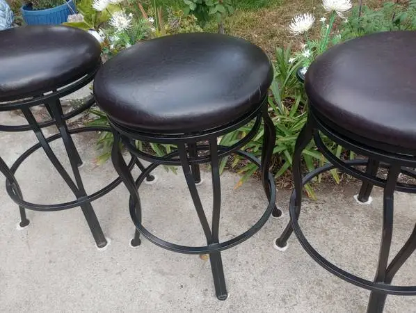 3 LOW BAR STOOLS