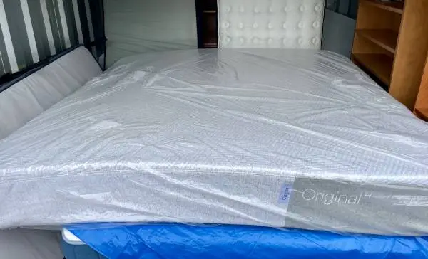 NEW KINGSIZE CASPER HYBRID STORE DISPLAY MATTRESS