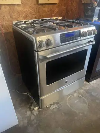 SS GE Cafe 30Slide In Front Control Gas Stove Model#CGS975SED4SS Used