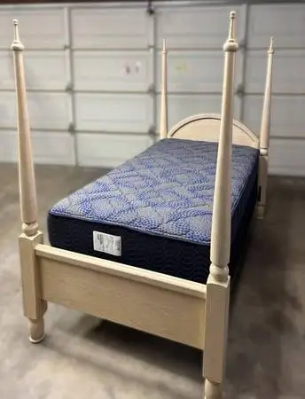 New Twin Mattress Set (( Over $400 retail))