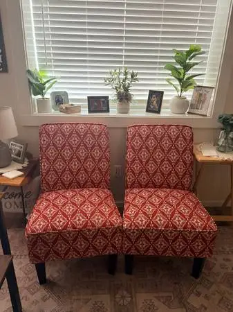 2 beaitiful comfy large light chairs