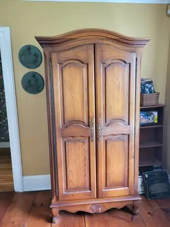 Amoire - Entertainment Cabinet
