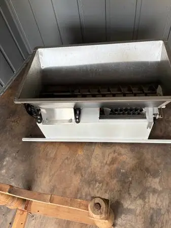 Motorized crusher destemmer