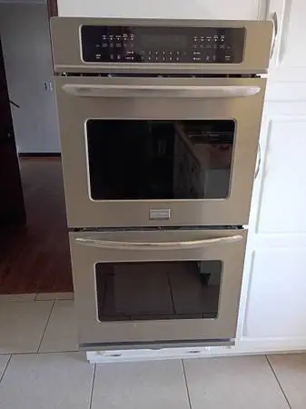 Frigidaire Gallery 27 inch double convection wall oven