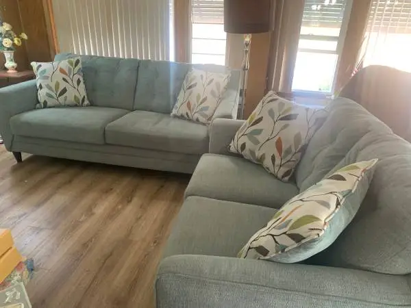 Sofa & Love Seat Set Excellent Condition