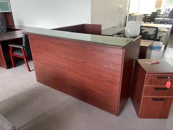 RECEPTION DESK SHELL  L SHAPE WITH GLASS 6X6 MAHOGANY