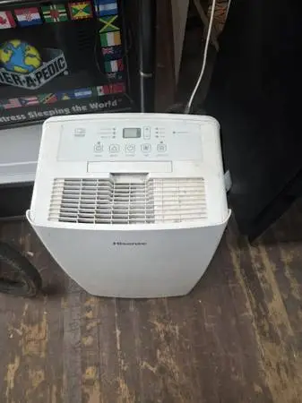 Dehumidifier has been tested works great in very good condition its guaranteed