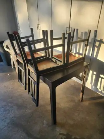 Ikea expandable dinning table w/ chairs