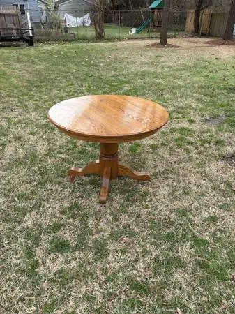 Pedestal table