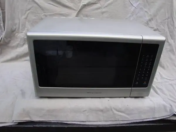 Frigidaire Microwave - CLEAN