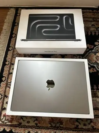 Macbook pro m3 14 inch 8gb ram 512gb storage under apple care