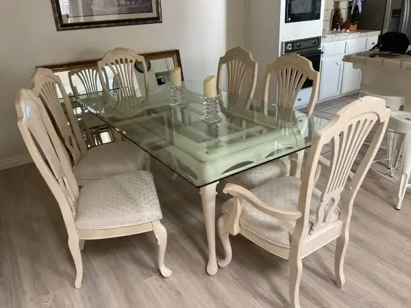 Dining room glass table with 6 chairs