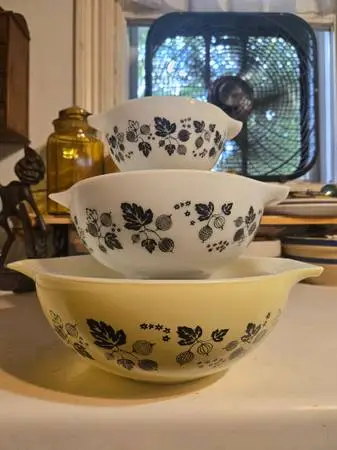 Pyrex Gooseberry Cinderella Bowls