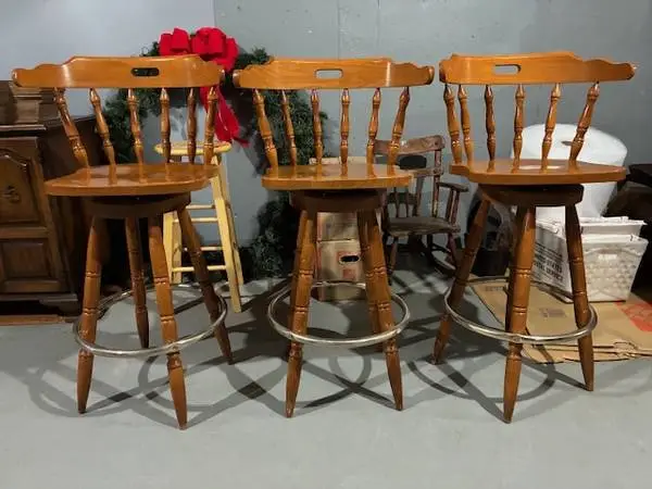 3 VTG (1987) SERVICE MERCHANDISE SOLID MAPLE SWIVEL BAR STOOLS