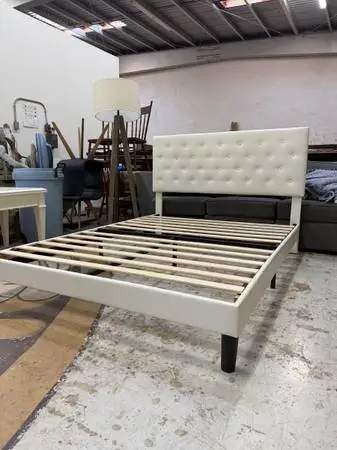 QUEEN-SIZE MODERN TUFTED UPHOLSTERED BED FRAME 🤩