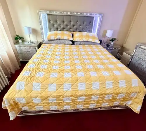 Whole house full of furniture, light up king-size bedroom, set queen size bedroo