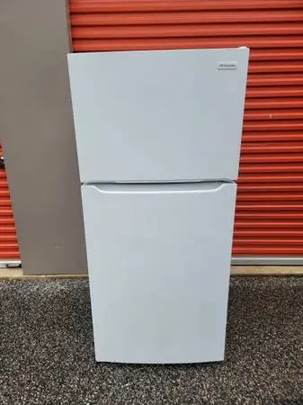 30 WHITE FRIGIDAIRE REFRIGERATOR