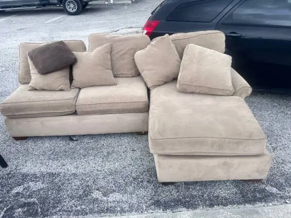 Sofa Lots Of Cushions And Chase On One End