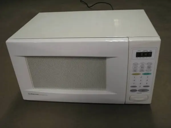 Emerson 1400 watt turntable microwave oven