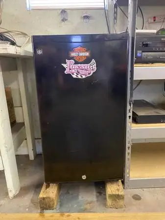 GE 3.2 Cu. Ft. Compact Refrigerator ( mini fridge )