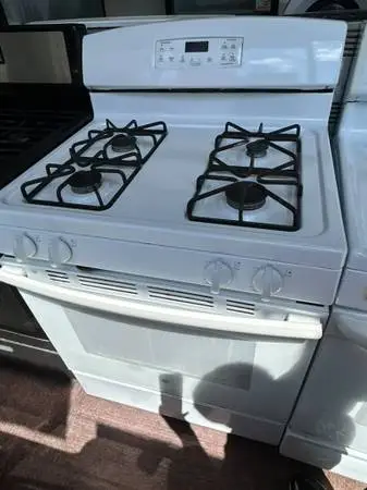 GE Gas Stove in White