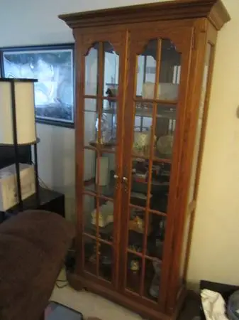 BEAUTIFUL OAK CHINA CABINET